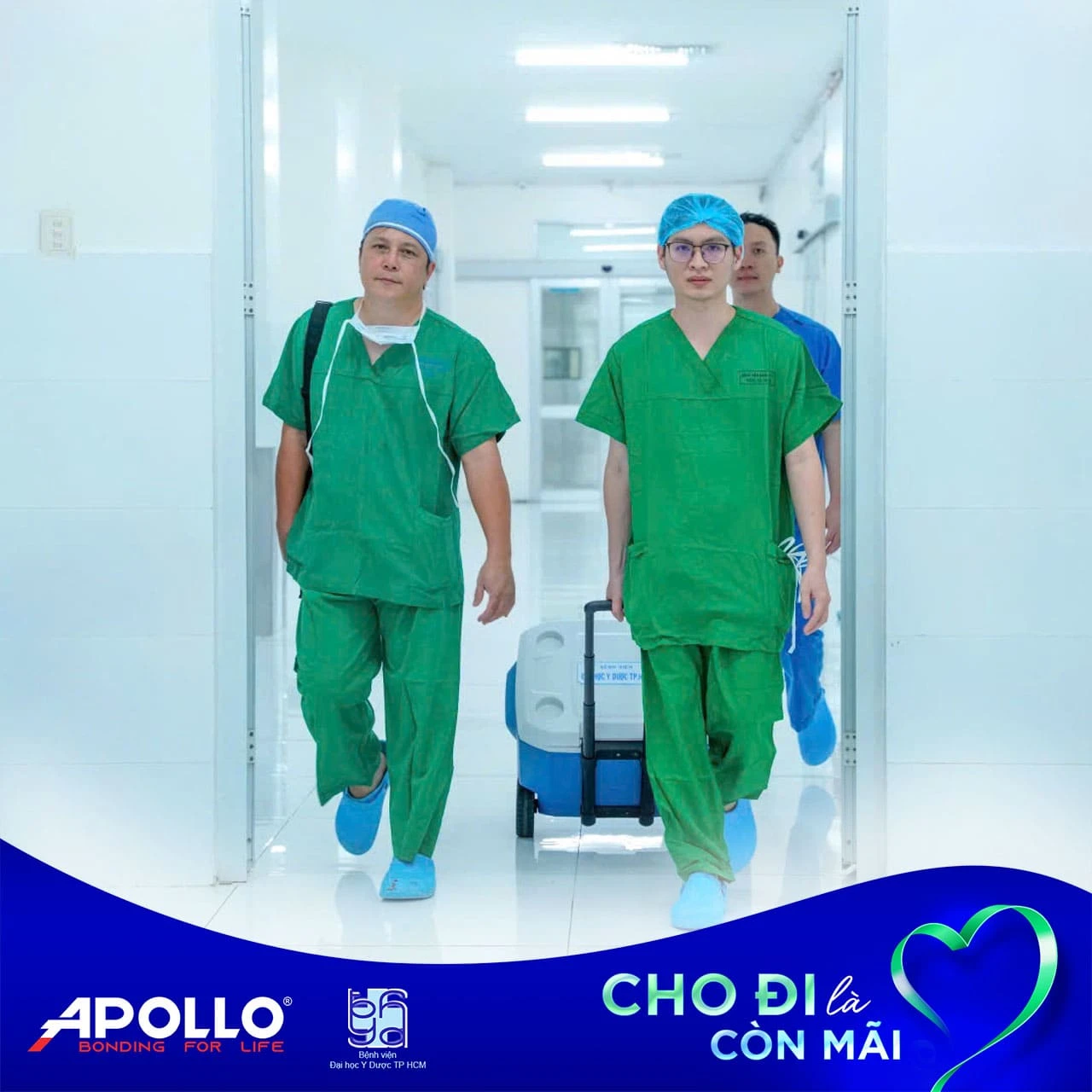 Đội ngũ y bác sĩ nỗ lực thực hiện ca phẫu thuật cho bệnh nhân